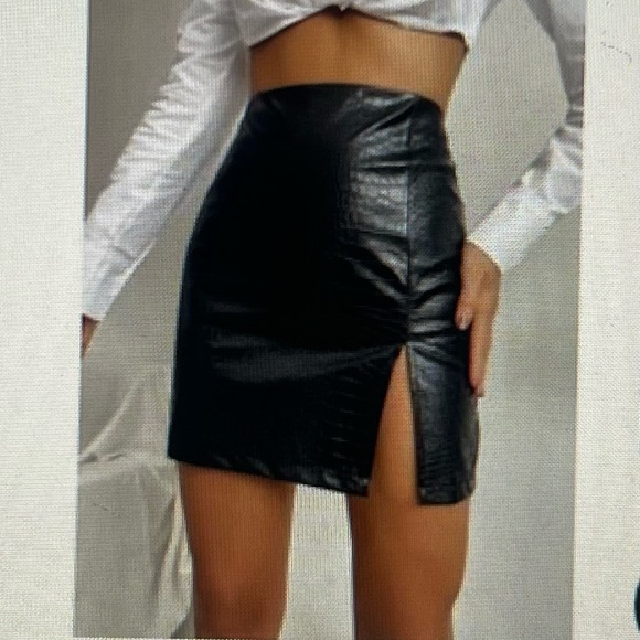 black faux leather croc embossed slit hem mini skirt - Picture 3 of 3